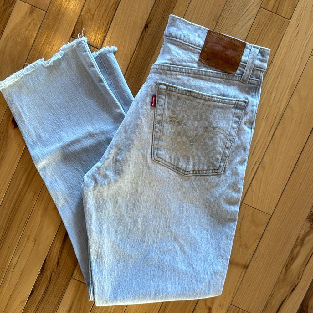 Levi’s 501 jeans! Like new condition. Size 27X26